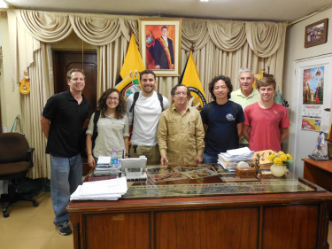 The Mayor of Huaquillas, Manuel Aguirre Piedra, with the EWB team after the meeting.